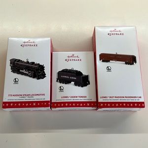 HALLMARK KEEPSAKE ORNAMENT